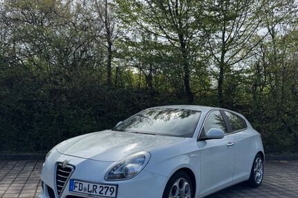 Alfa Romeo Giulietta 120.000 km 6.500 &euro; Petersberg 36100