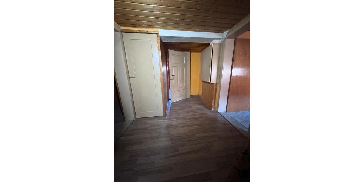 Einfamilienhaus Herbstein - 6 Zimmer, 100 m&sup2;, 85.000&euro; | Angebot:26112999