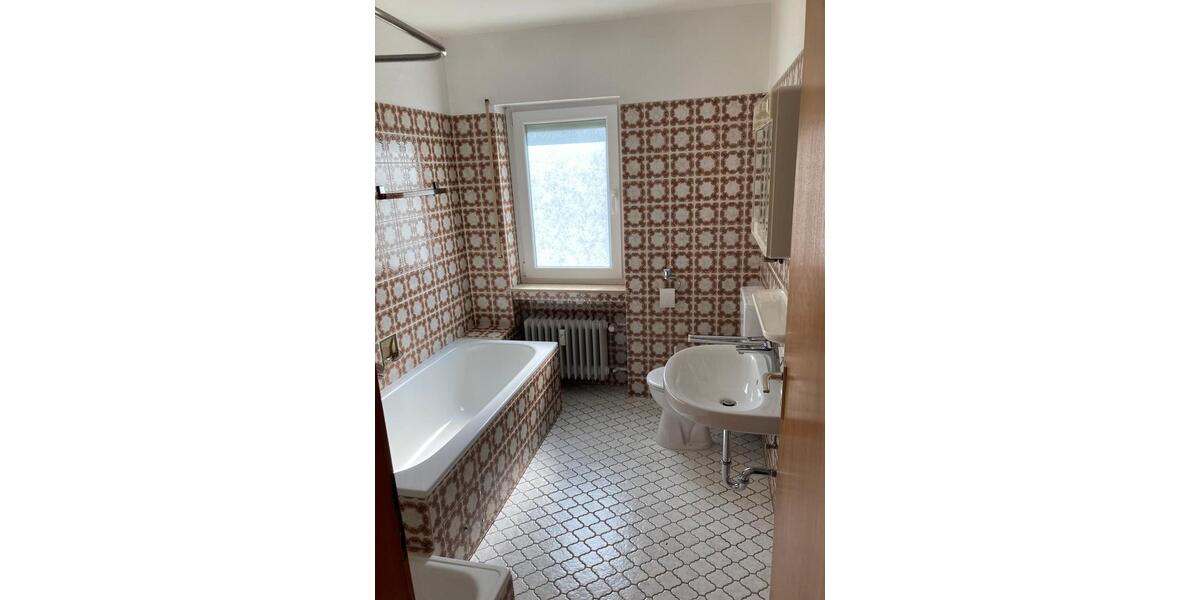 Dachgeschoßwohnung Großenlüder - 3 Zimmer, 90 m&sup2;, 600&euro; | Angebot:26312754