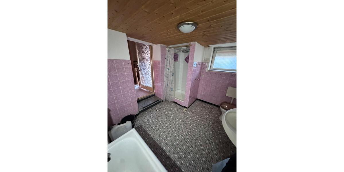 Einfamilienhaus Herbstein - 5 Zimmer, 100 m&sup2;, 85.000&euro; | Angebot:27092583