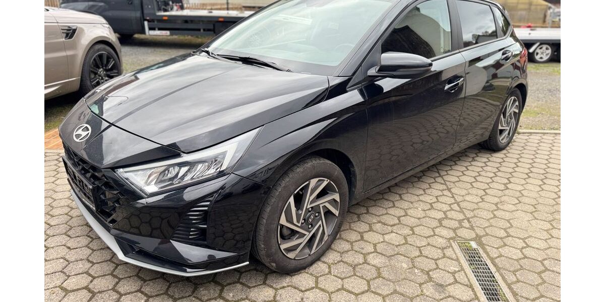 Hyundai i20 13.500 km 15.900 &euro; Grebenau - Schwarz 36323