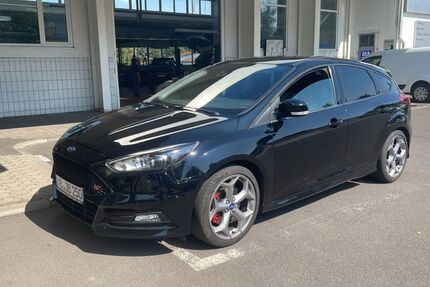 Ford Focus 135.348 km 13.375 &euro; Lauterbach 36341
