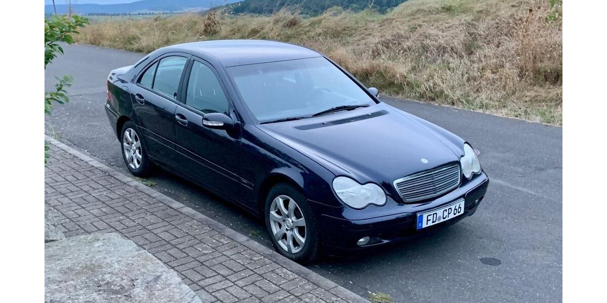 Mercedes-Benz 240 116.000 km 3.500 &euro; Großenlüder 36137