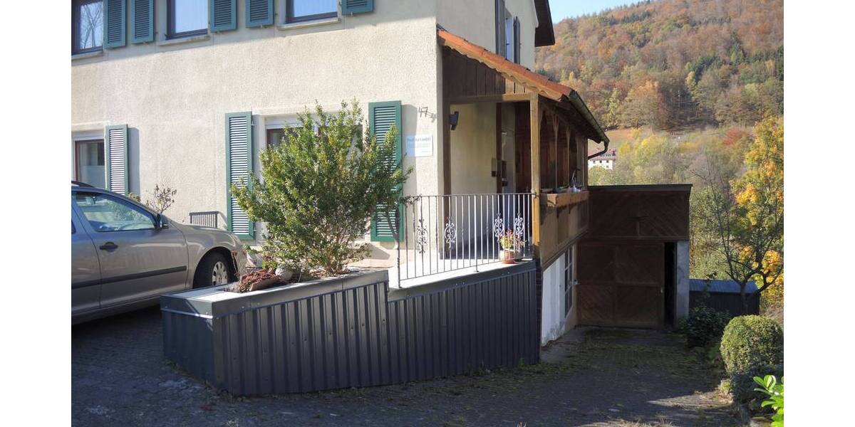 Einfamilienhaus Riedenberg - 8 Zimmer, 185 m&sup2;, 175.000&euro; | Angebot:25837168