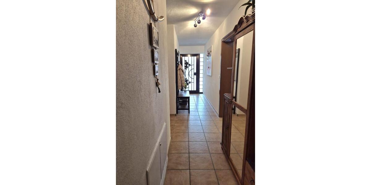 Erdgeschoßwohnung Burghaun - 3 Zimmer, 84 m&sup2;, 590&euro; | Angebot:26047256