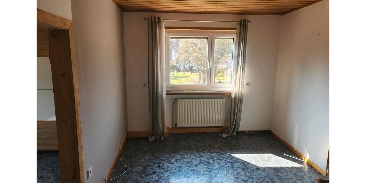 Einfamilienhaus Eiterfeld - 7 Zimmer, 140 m&sup2;, 215.000&euro; | Angebot:26725441