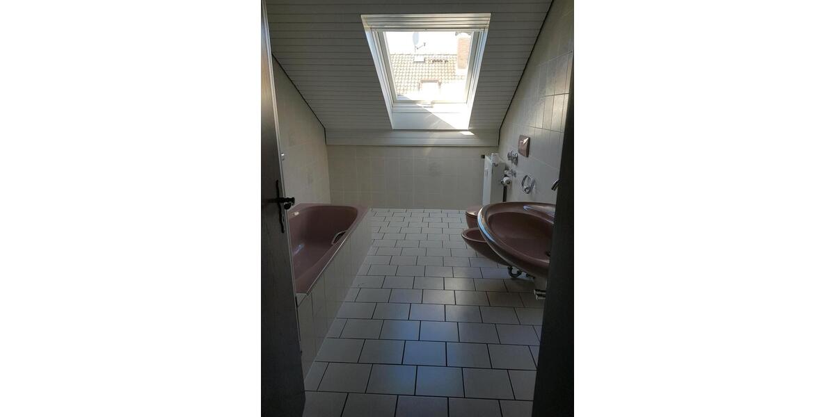 Dachgeschoßwohnung Künzell - 2 Zimmer, 98 m&sup2;, 900&euro; | Angebot:25403298