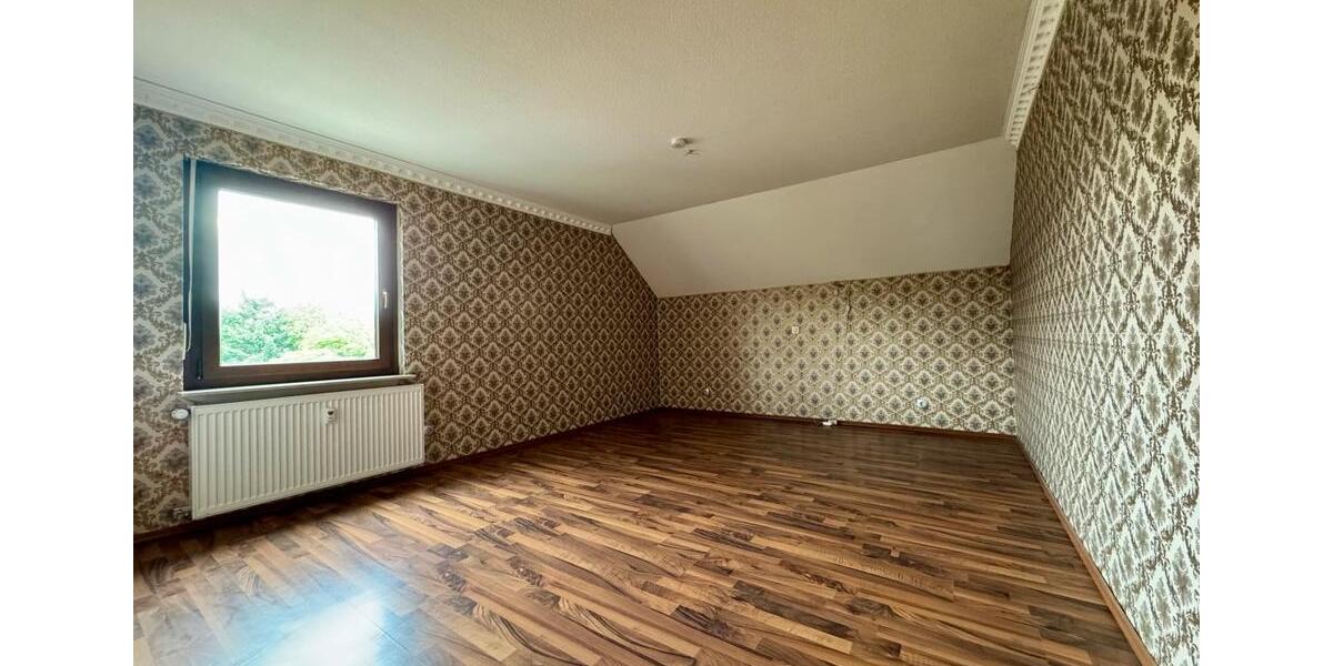 Dachgeschoßwohnung Hosenfeld - 3.5 Zimmer, 100 m&sup2;, 850&euro; | Angebot:26101308