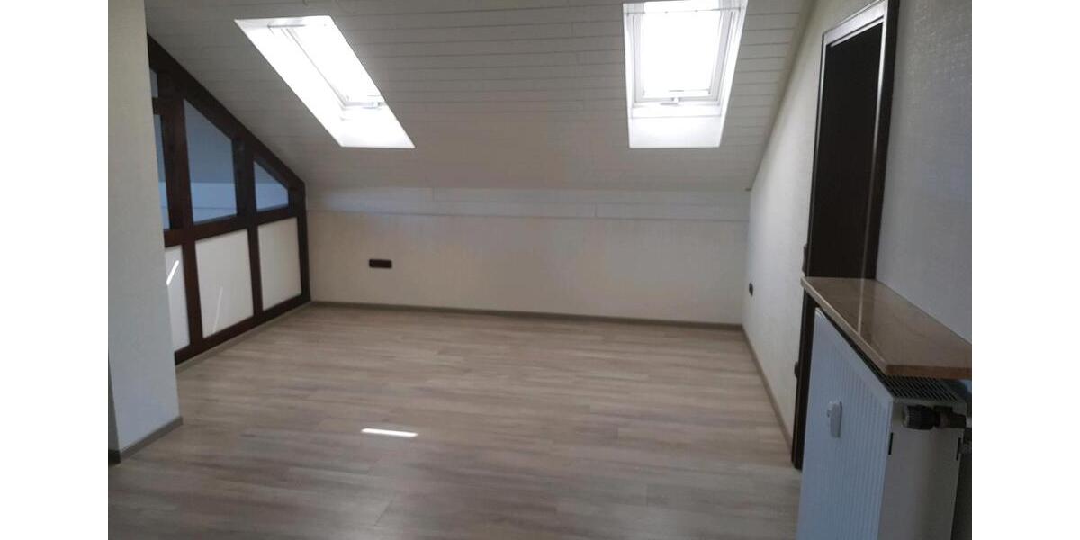 Dachgeschoßwohnung Künzell - 2 Zimmer, 98 m&sup2;, 900&euro; | Angebot:25403298