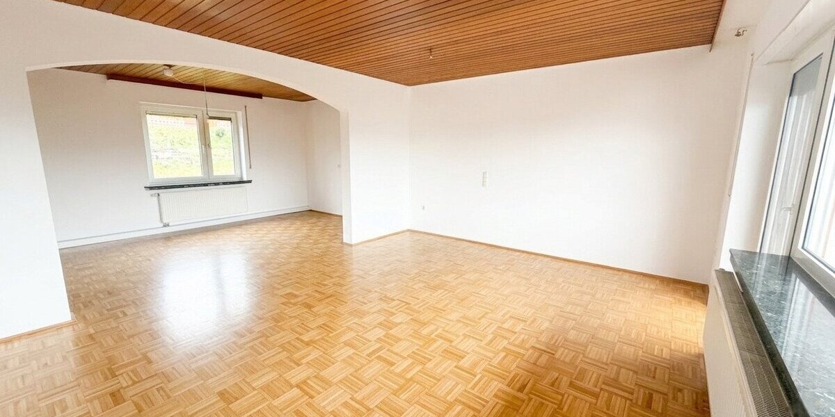 Niederaula, 4 ZKB, DG,110m² + Balkon+Garten - Dachgeschoßwohnung Niederaula Mengshausen | Angebot:23815966