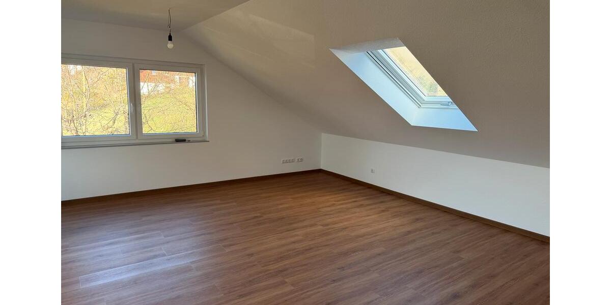 Dachgeschoßwohnung Ebersburg - 4 Zimmer, 90 m&sup2;, 810&euro; | Angebot:26407536