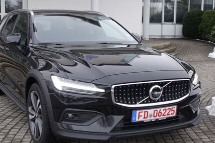Volvo V60 Cross Country 47.200 km 36.960 &euro; Fulda 36043