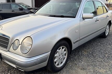 Mercedes-Benz E 240 74.800 km 6.300 &euro; Grebenau - Schwarz 36323