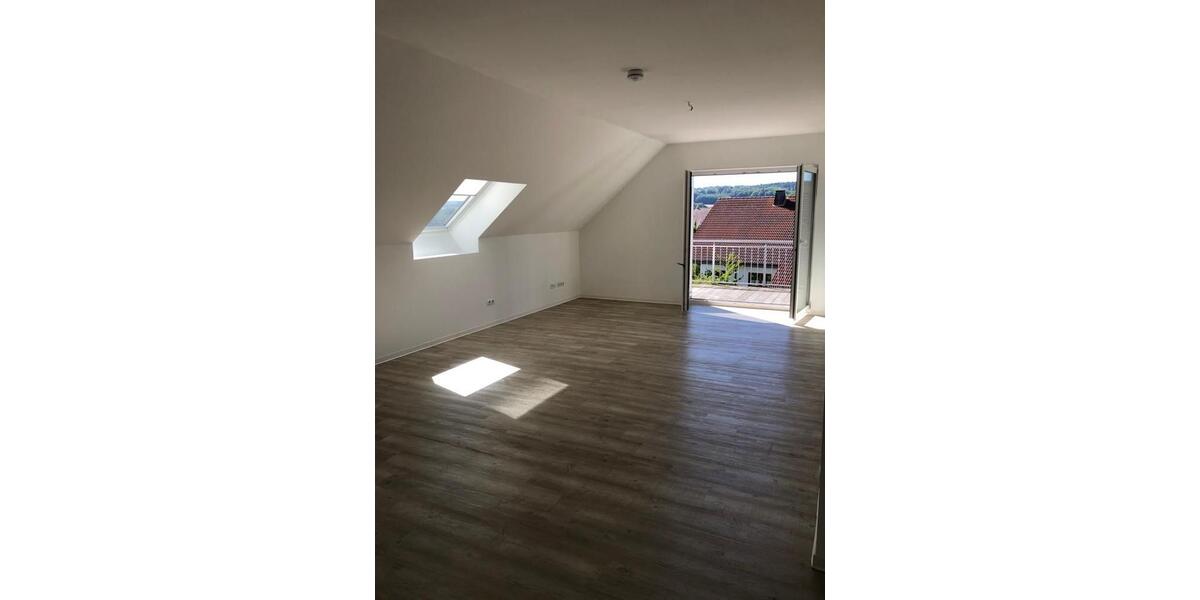 Dachgeschoßwohnung Petersberg - 2 Zimmer, 71 m&sup2;, 780&euro; | Angebot:26067434