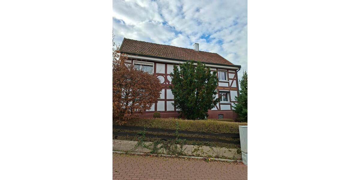Einfamilienhaus Bad Salzschlirf - 8 Zimmer, 240 m&sup2;, 135.000&euro; | Angebot:23580955
